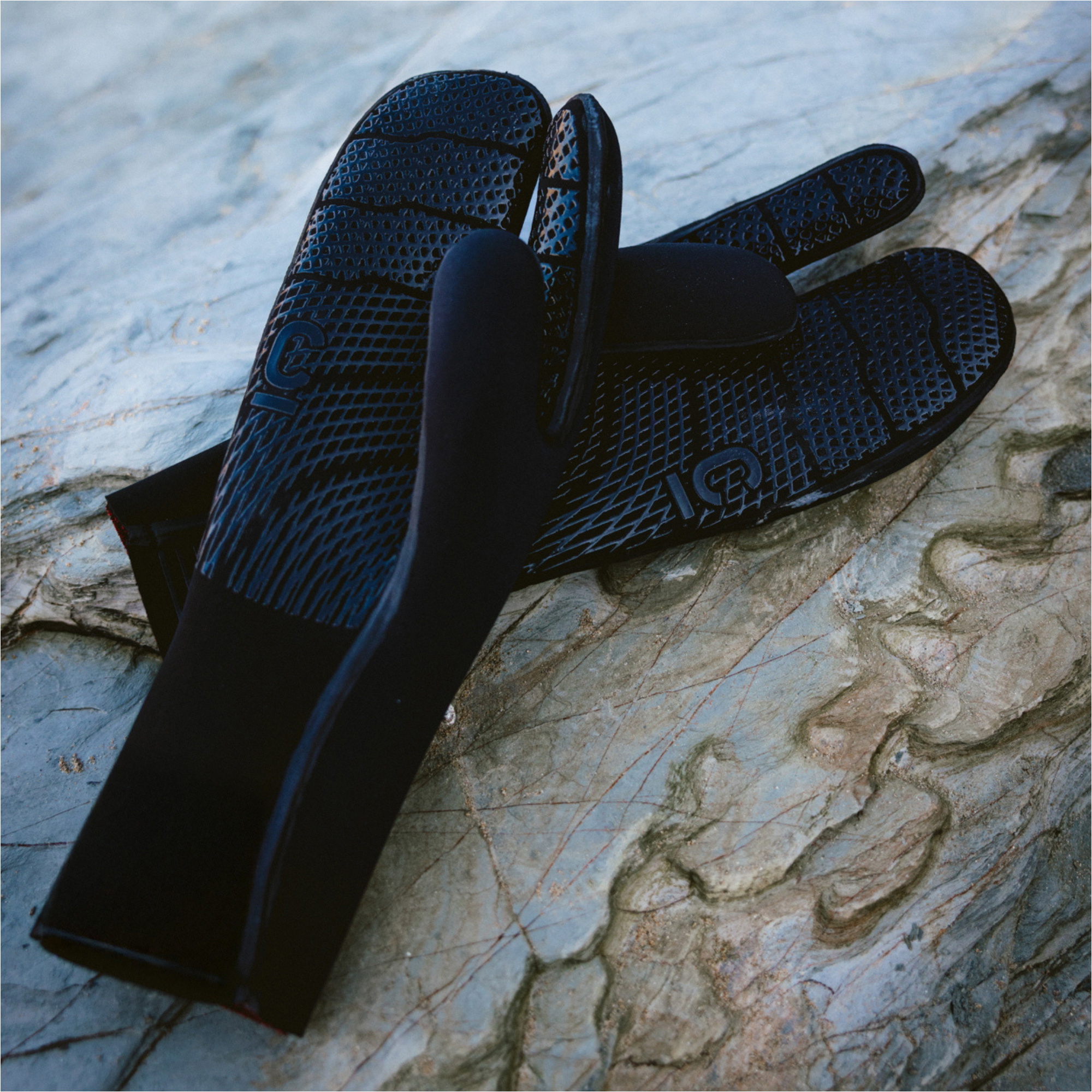 2025 C-Skins Wired+ 5mm Lobster Gloves C-GLWIPLS - Black